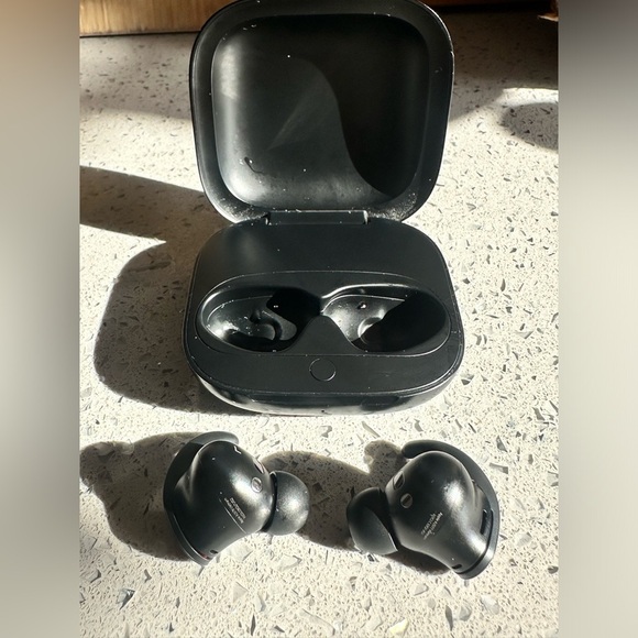 Beats by Dr. Dre Fit Pro True Wireless Earbuds - Beats Black - Picture 4 of 5